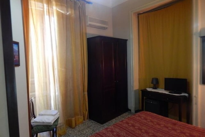 Room 4 of 22