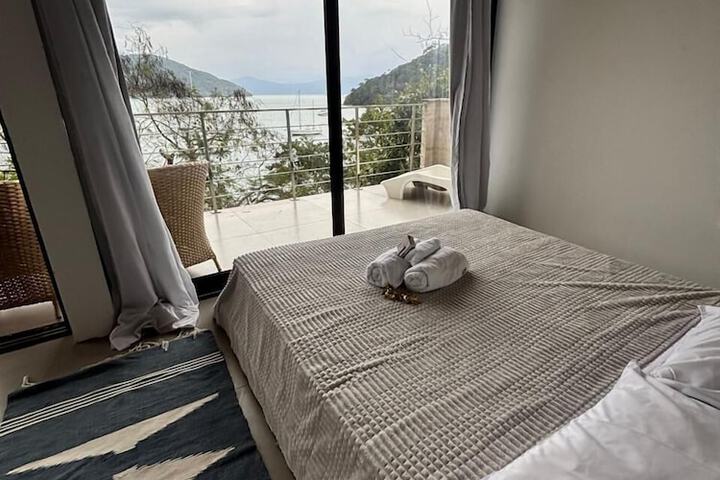 Room 10 of 15