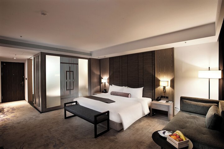Room 25 of 106