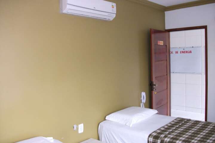 Room 9 of 34
