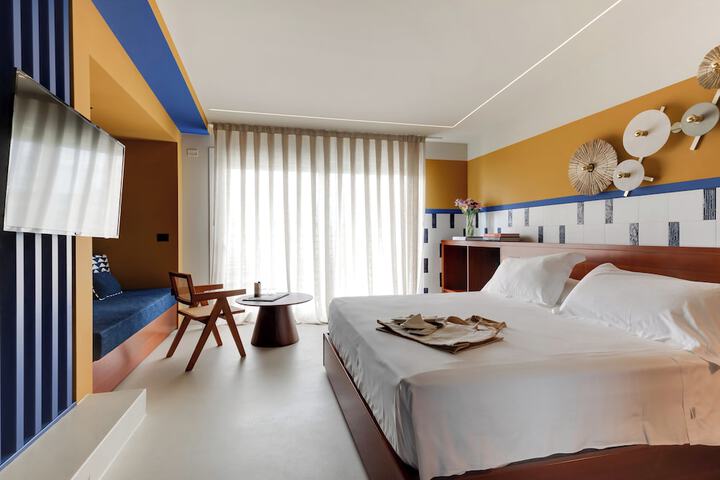 Room 28 of 80