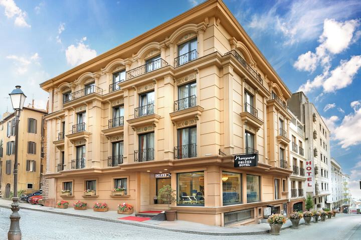 Photo of Deluxe Newport Hotel - Old City