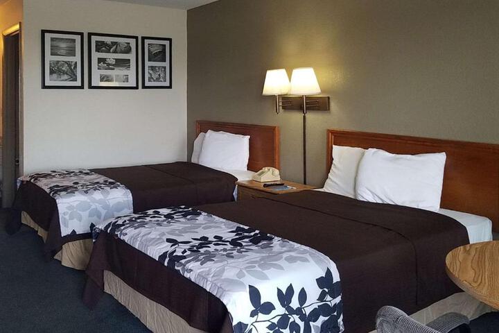 2 Double Beds (3 of 7)