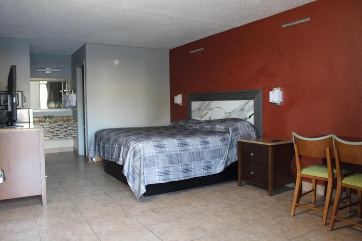 Room 8 of 20