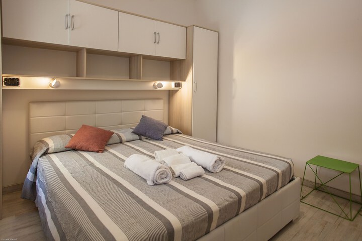 Room 3 of 48