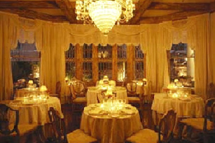 Dining 7 of 28