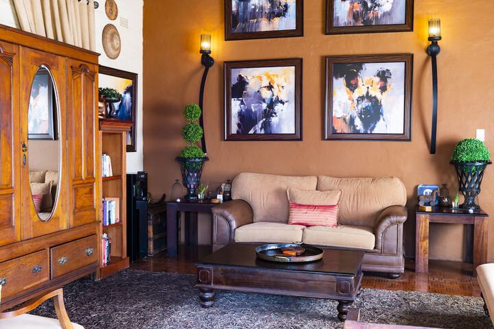 Lounge 85 of 101