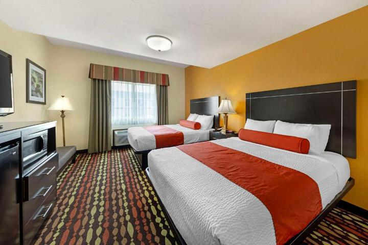 2 Queen Beds High Speed Internet Accessible Microwave and Refrigerator Pet Friendly Room Fu (2 of 11)