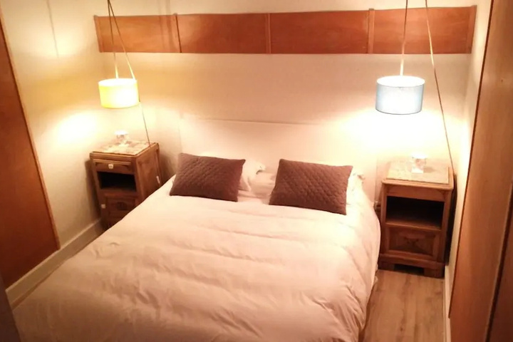 Room 3 of 10