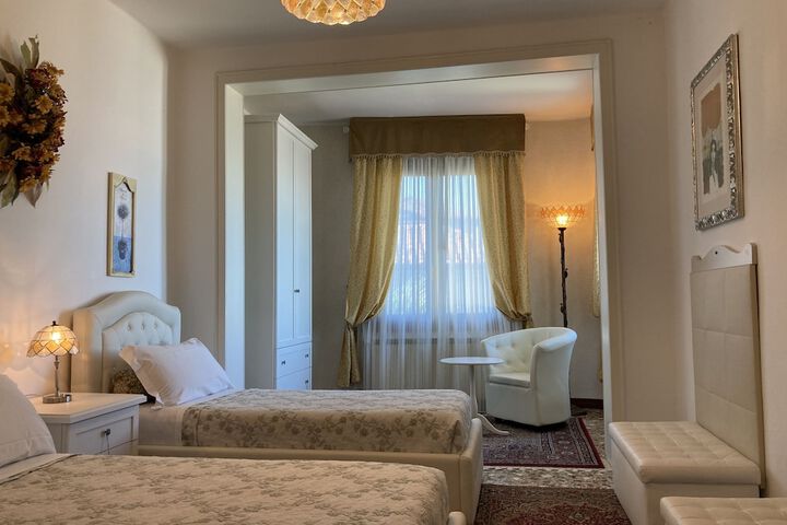 Room 7 of 98
