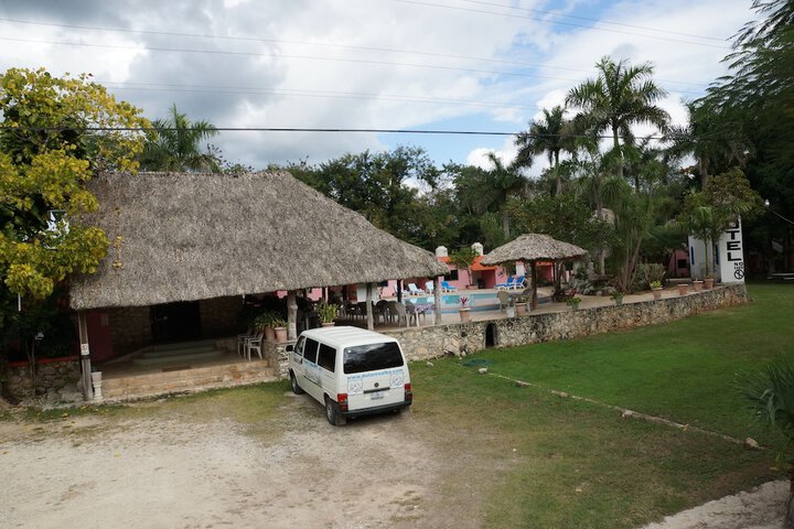 Check-in/check-out kiosk