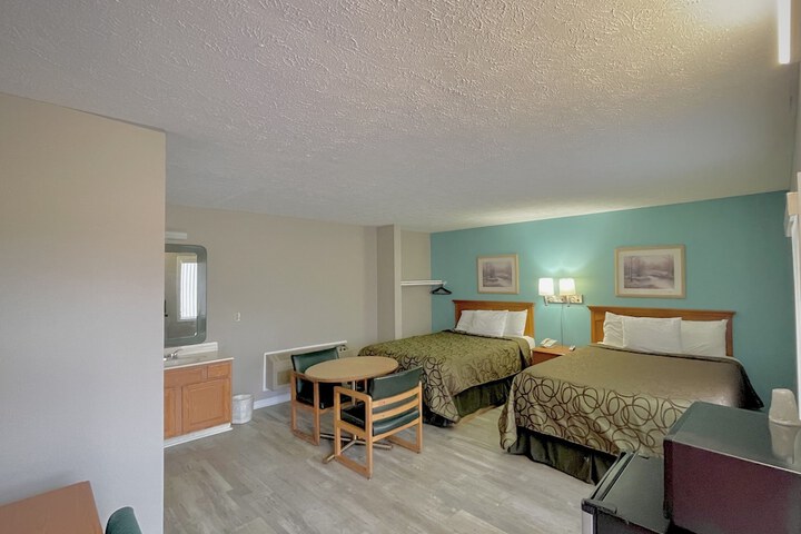 1 Queen Bed (5 of 9)