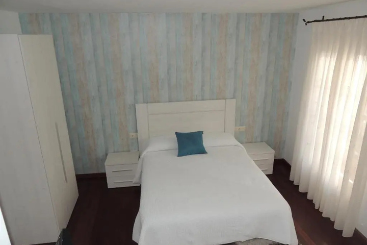 Room 8 of 9