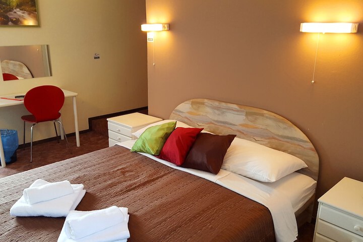 Room 12 of 38
