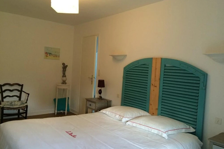 Room 4 of 16