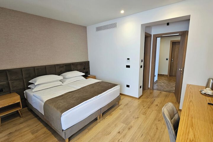 Room 5 of 56