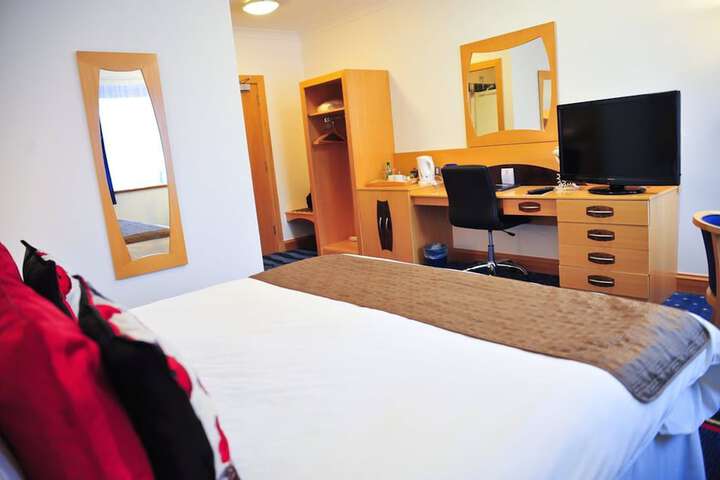 Room 9 of 39