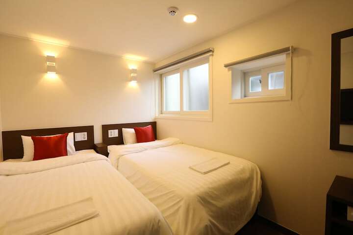 Room 12 of 30