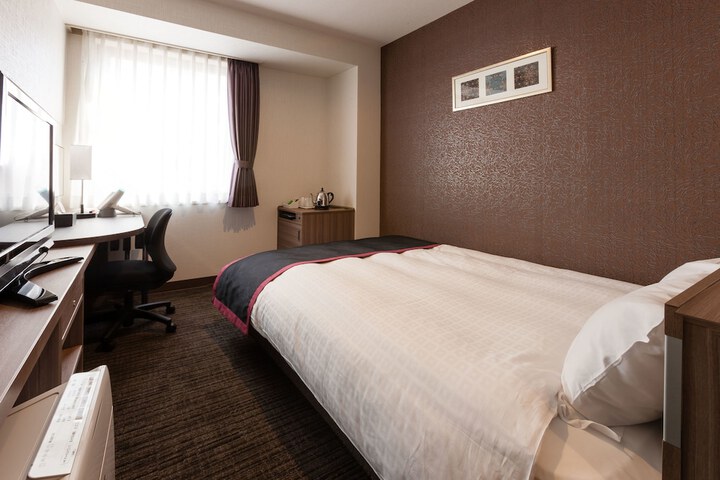 Room 5 of 83