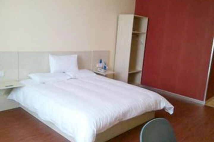Room 12 of 34