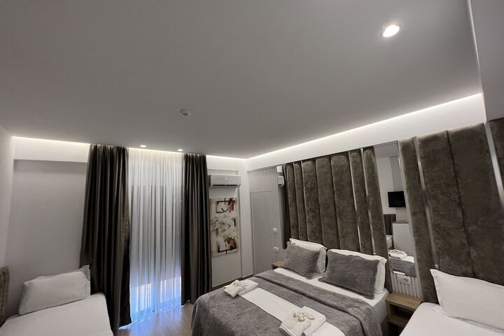 Room 44 of 191