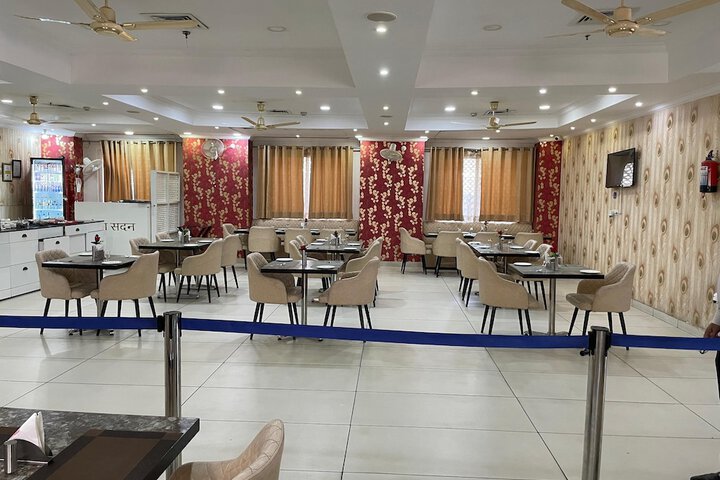 Dining 19 of 24