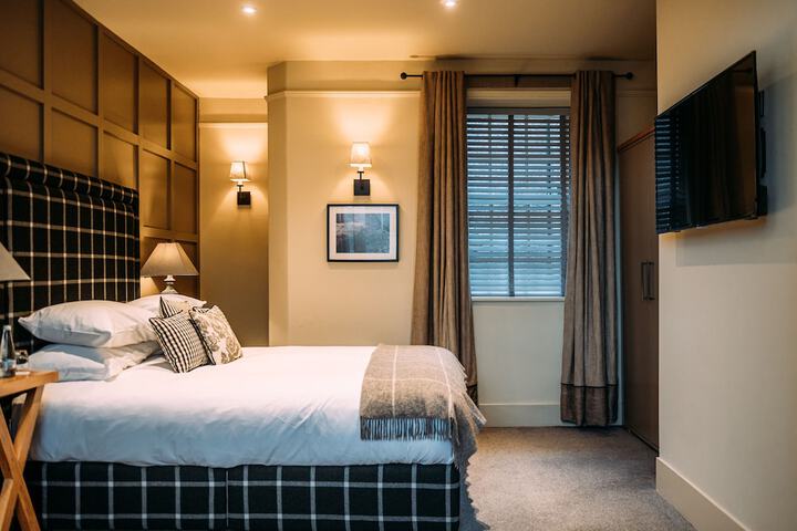 Room 16 of 42