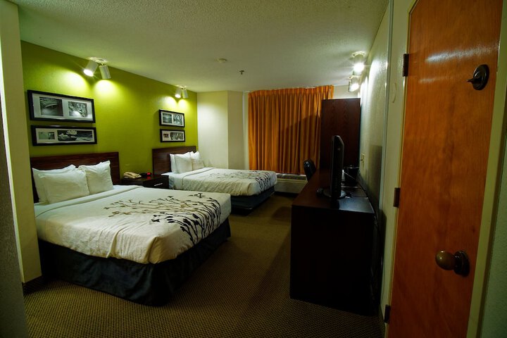 2 Double Beds (3 of 5)