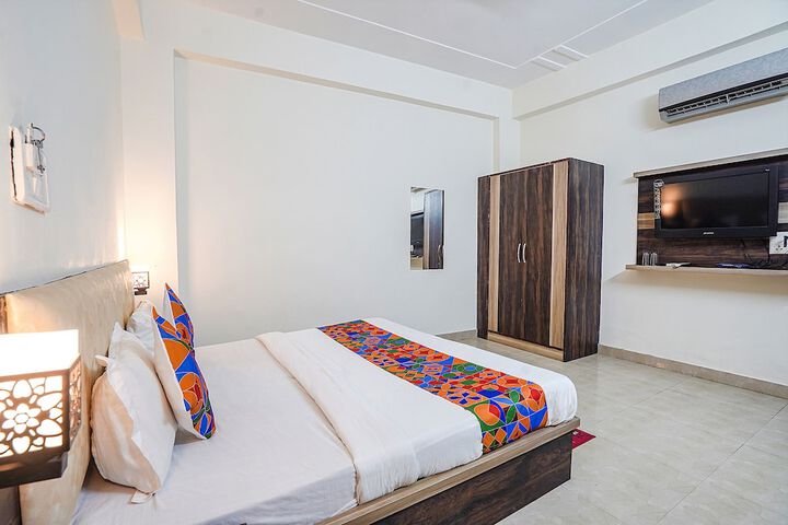 Room 9 of 25