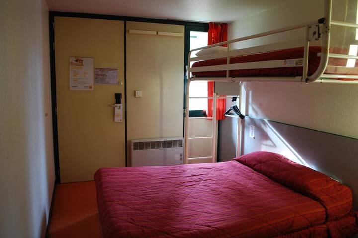 Room 9 of 36