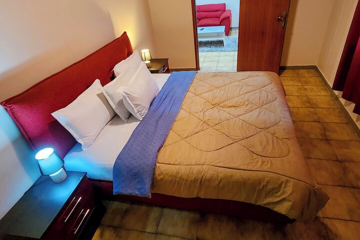 Room 15 of 33