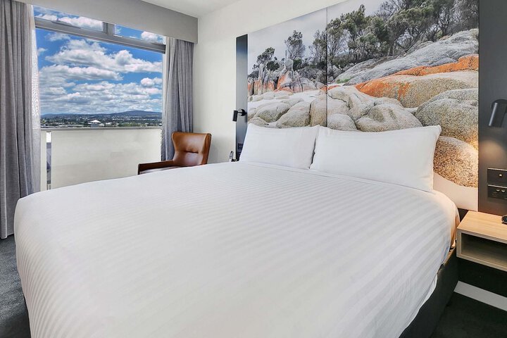 Room 32 of 72