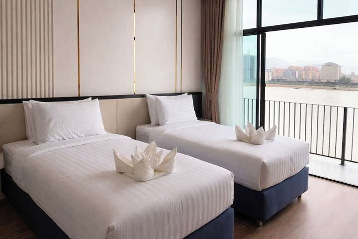 Room 8 of 36