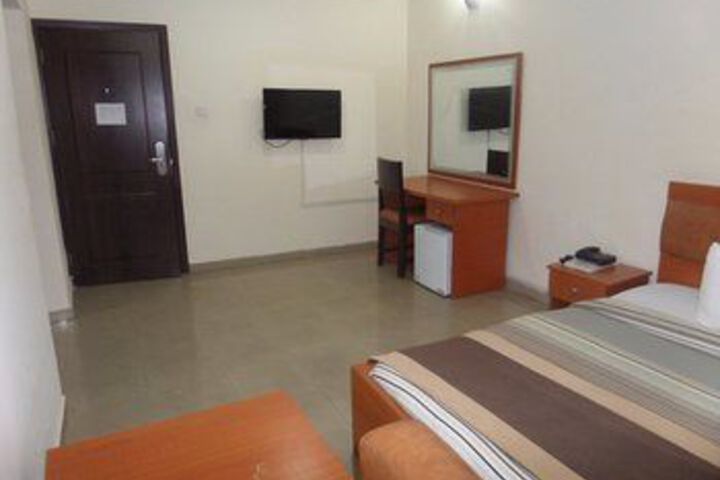 Room 8 of 43