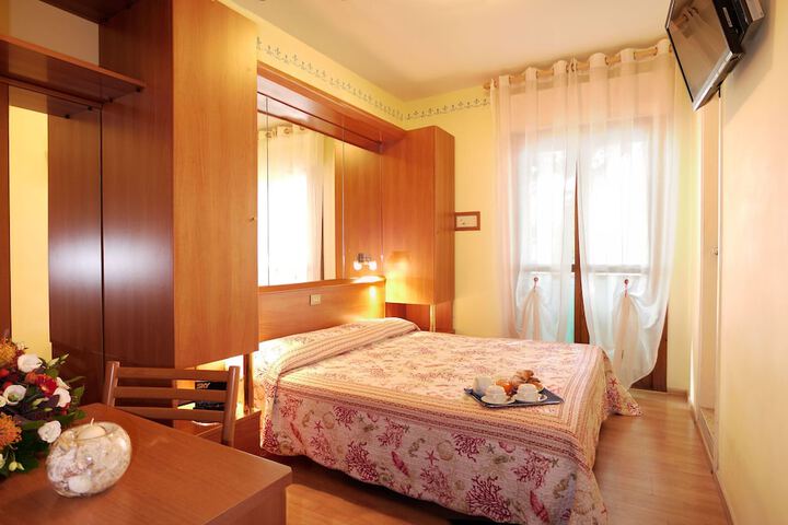 Room 30 of 87