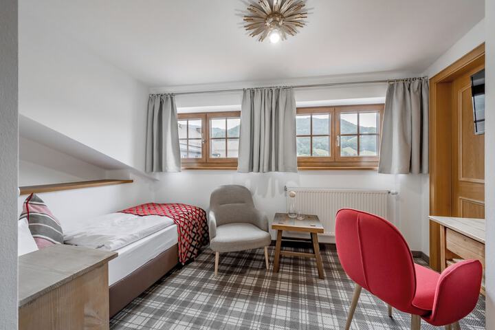 Room 20 of 180