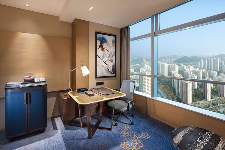Room 15 of 100