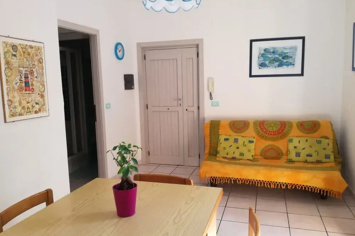 Room 2 of 9