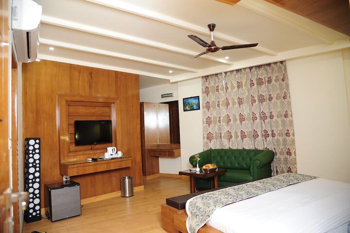 Room 36 of 76