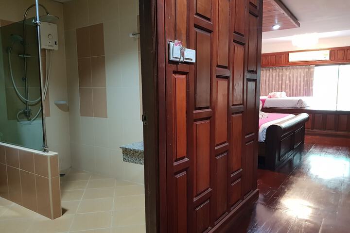 Room 21 of 83