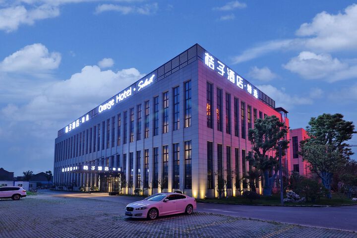 Exterior of Orange Hotel Select