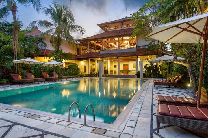 Hotel with Pool