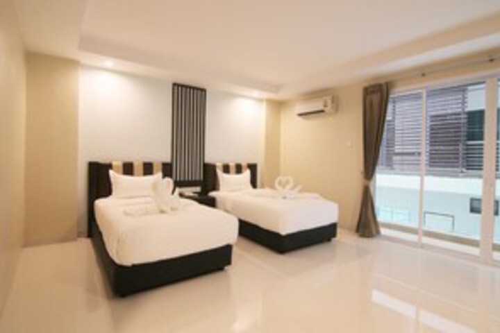 Room 28 of 32