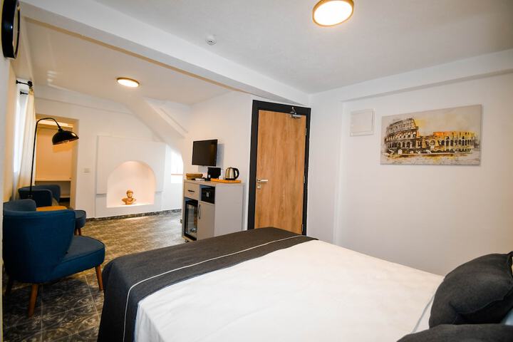 Room 8 of 43