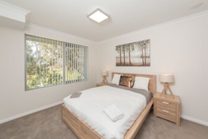 Room 4 of 12