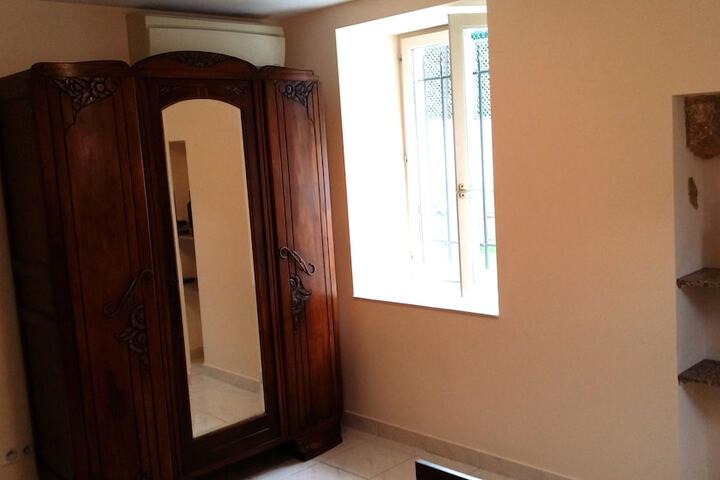 Room 18 of 32