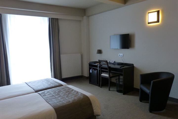Room 4 of 55
