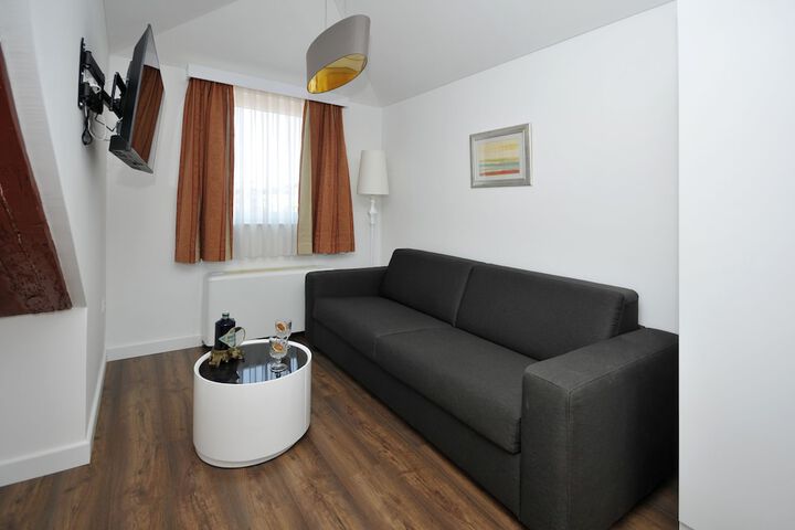 Room 35 of 132