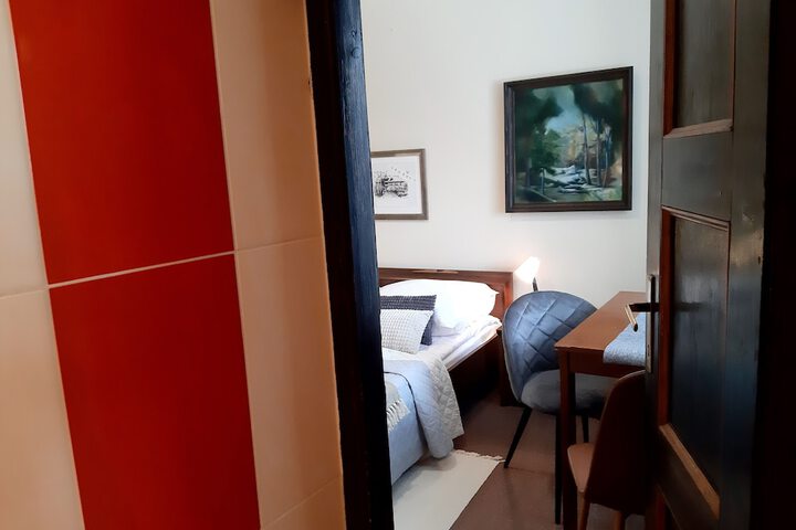 Room 57 of 77