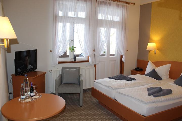 Room 12 of 27